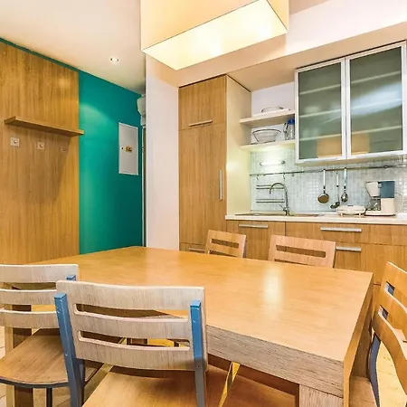 Διαμέρισμα In With Outdoor Swimming Pool, 2 Bedrooms And Wifi