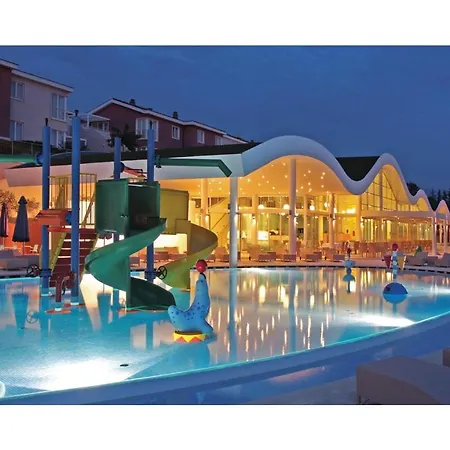 In With Outdoor Swimming Pool, 2 Bedrooms And Wifi *