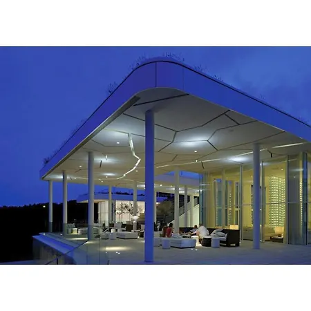 Διαμέρισμα In With Outdoor Swimming Pool, 2 Bedrooms And Wifi *