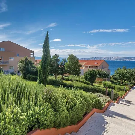 Διαμέρισμα In With Outdoor Swimming Pool, 2 Bedrooms And Wifi