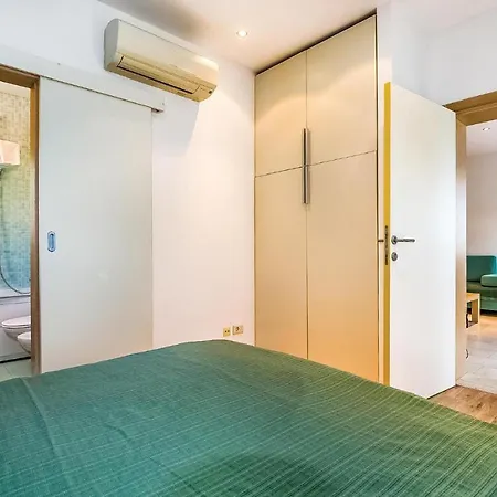 In With Outdoor Swimming Pool, 2 Bedrooms And Wifi Διαμέρισμα Novi Vinodolski