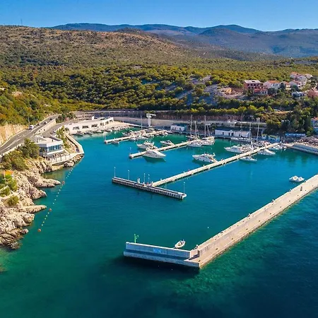 In With Outdoor Swimming Pool, 2 Bedrooms And Wifi Διαμέρισμα *