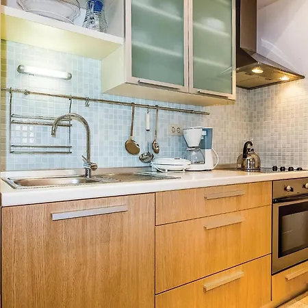 Διαμέρισμα In With Outdoor Swimming Pool, 2 Bedrooms And Wifi *