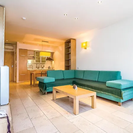 In With Outdoor Swimming Pool, 2 Bedrooms And Wifi Διαμέρισμα *