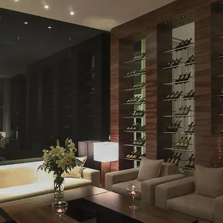 Διαμέρισμα In With Outdoor Swimming Pool, 2 Bedrooms And Wifi