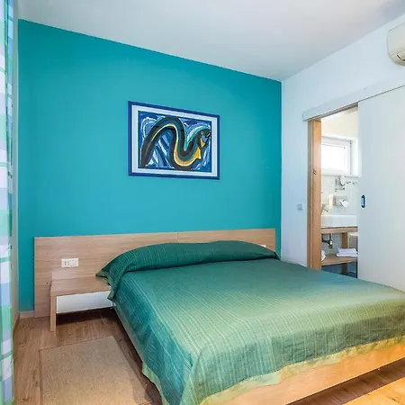 In With Outdoor Swimming Pool, 2 Bedrooms And Wifi Novi Vinodolski