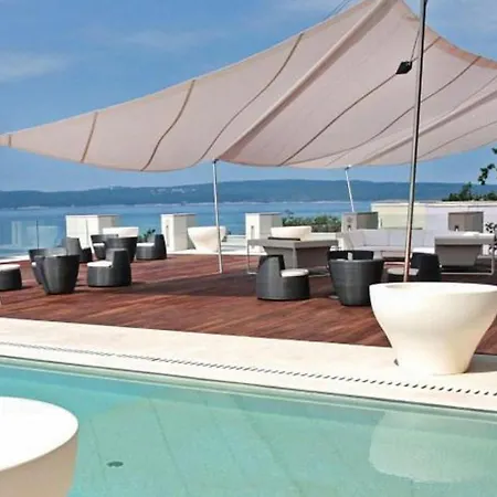 In With Outdoor Swimming Pool, 2 Bedrooms And Wifi * Novi Vinodolski