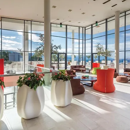 Διαμέρισμα In With Outdoor Swimming Pool, 2 Bedrooms And Wifi Novi Vinodolski