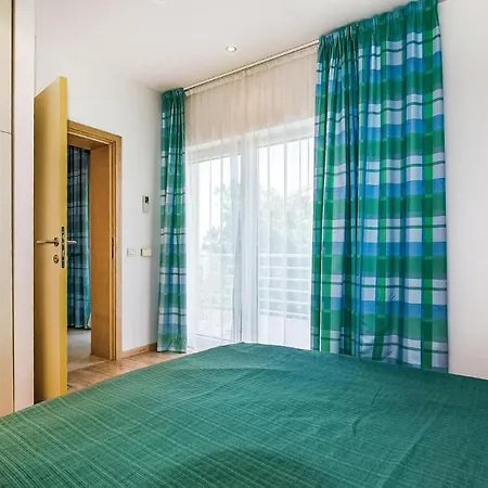 Διαμέρισμα In With Outdoor Swimming Pool, 2 Bedrooms And Wifi Novi Vinodolski