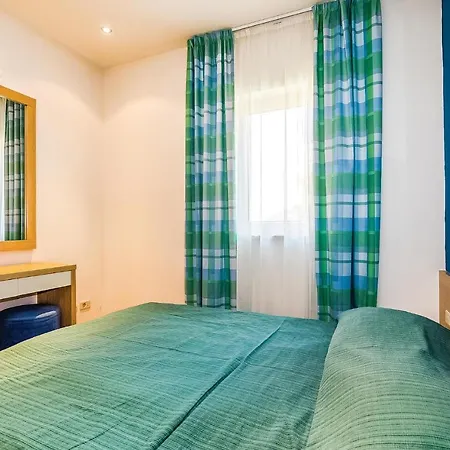 Διαμέρισμα In With Outdoor Swimming Pool, 2 Bedrooms And Wifi Novi Vinodolski