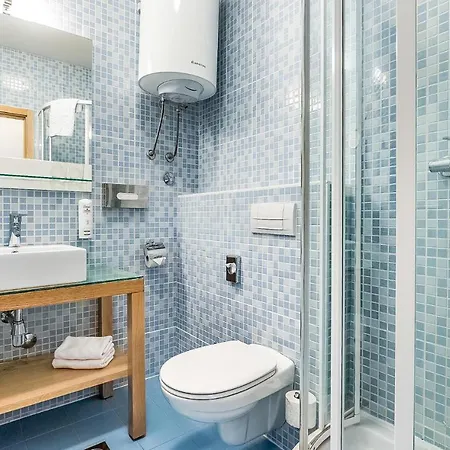 In With Outdoor Swimming Pool, 2 Bedrooms And Wifi Διαμέρισμα Novi Vinodolski