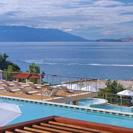 In With Outdoor Swimming Pool, 2 Bedrooms And Wifi Διαμέρισμα